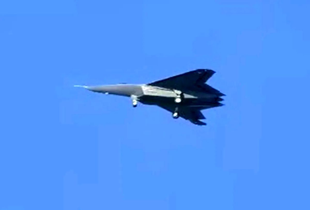جنگنده رادارگریز نسل ششم چینی در آسمان