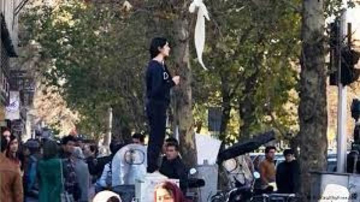 ورود مرکز تحقیقات استراتژیک مجمع تشخیص مصلحت نظام به کشف حجاب در خیابان‌‌های تهران /روند نزولی وضعیت حجاب در دولت احمدی‌نژاد