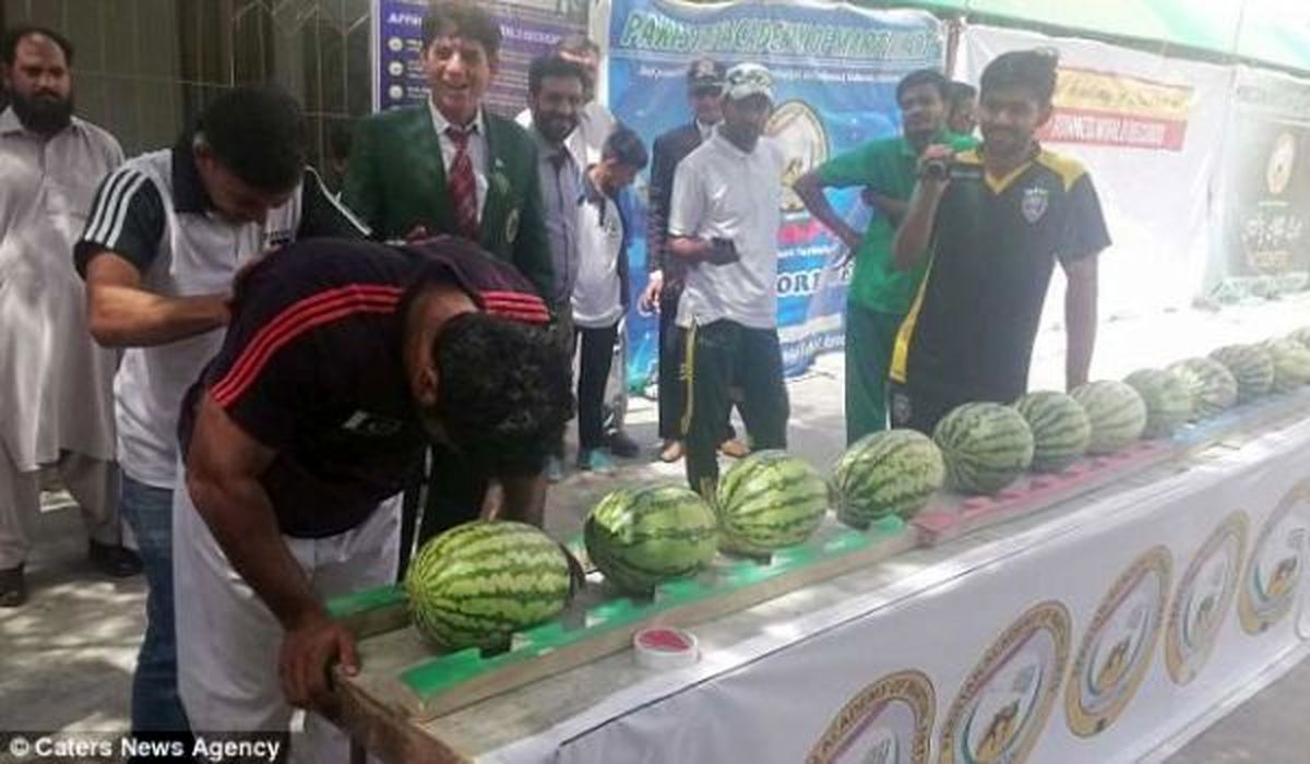 شکستن ۵۱ هندوانه با سر و ثبت رکورد جهانی