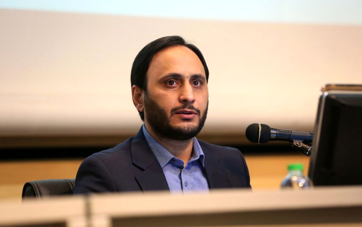 ماجرای دختر دانشجویی که از سخنگوی دولت، امضا گرفت تا او را «در گونی نبرند»