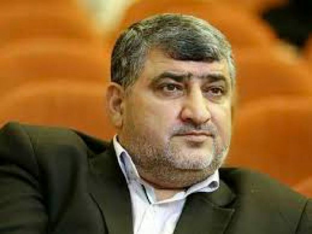 احتكار خودرو از سوی خودروسازان را تایید نمی کنم/نمی گذاریم سر مردم را کلاه بگذارند