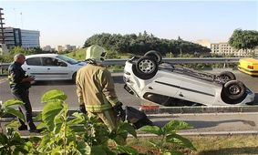 واژگون شدن پژو ۲۰۶ در بزرگراه ستاری + تصاویر