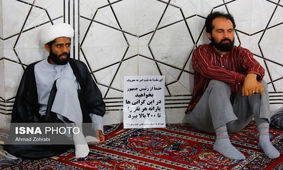 درخواست یارانه ۲۰۰ هزارتومانی در تجمع طلاب/ عکس