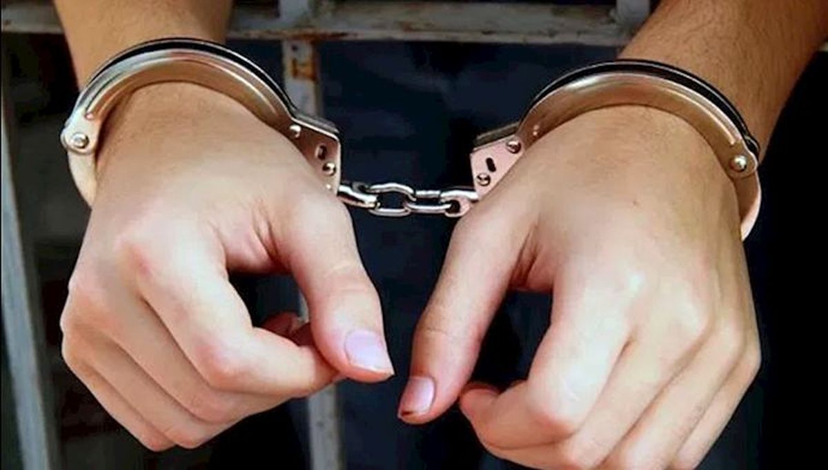 بازداشت شکارچیان تبعه خارجی در کنار مقبره کوروش