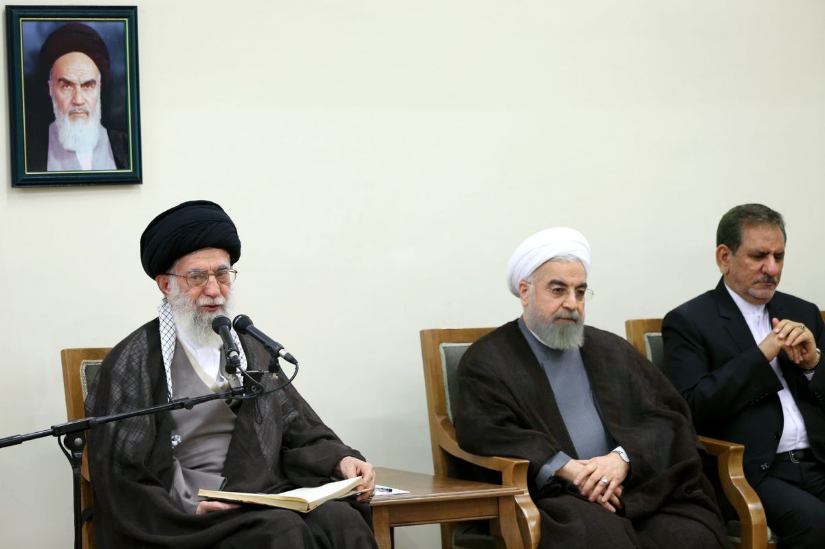 رهبر انقلاب: بانک‌ها غلط می‌کنند با پول مردم برای خودشان امکانات درست کنند