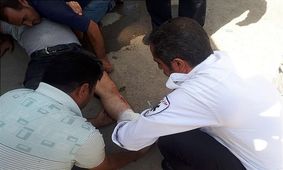 قطع پای کارگر جوان بر اثر فروریختن صدها لوله آب + تصاویر