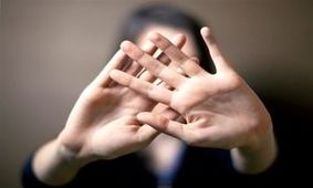 اذیت و آزار دختر جوان در آتلیه عکاس شیطان صفت