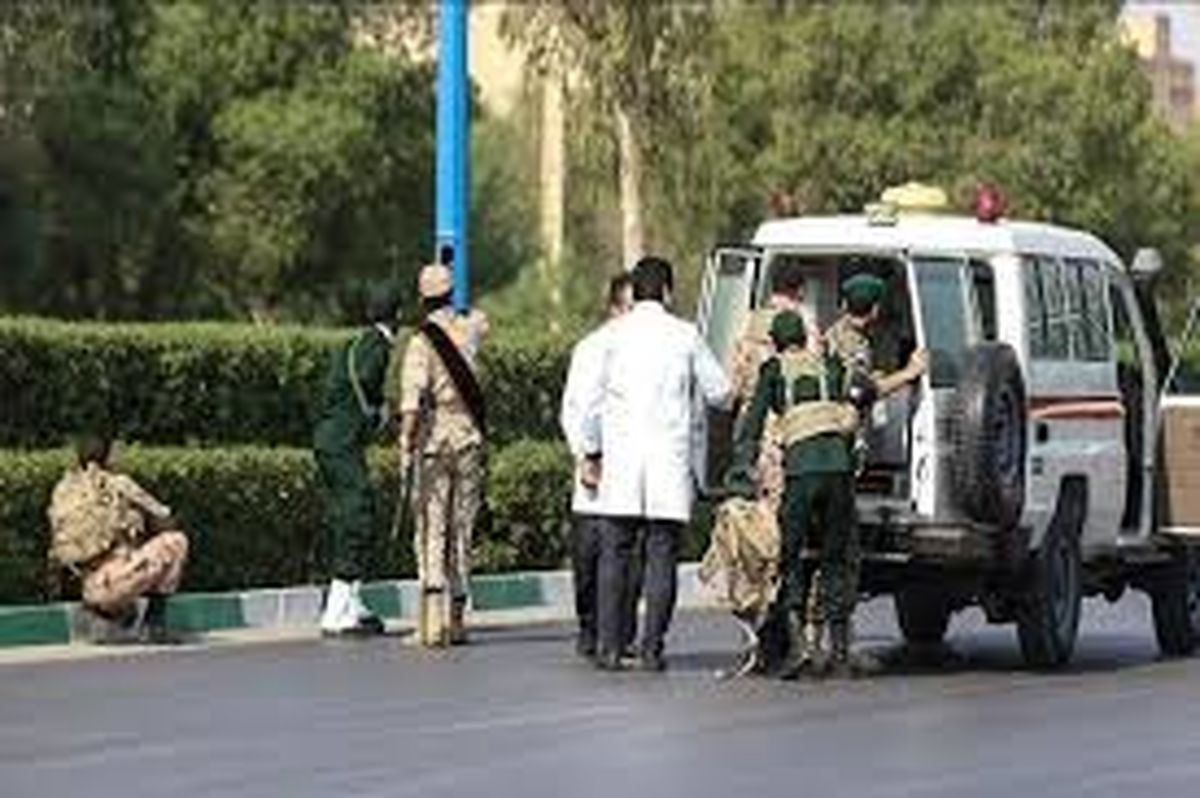 بستگان زخمی شدگان در مقابل بیمارستان تجمع نکنند