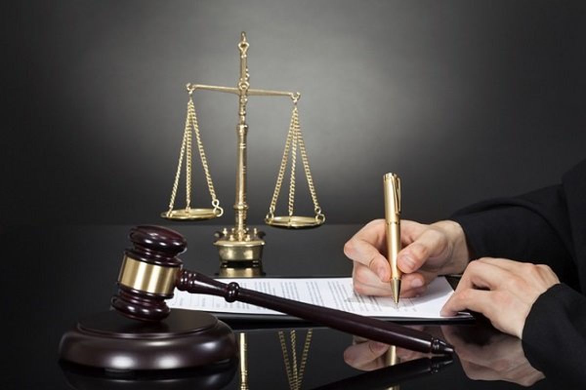 برخی قضات برای وکیل شدن آزمون وکالت نمی‌دهند