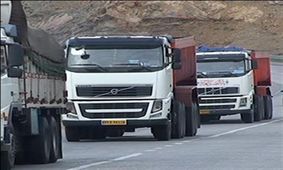 ترافیک سنگین در مرز چذابه به دلیل حضور کامیون‌های حمل بار+فیلم