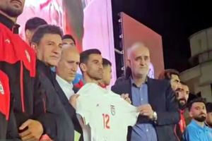 پیراهن تیم ملی فوتبال ایران برای جام جهانی رونمایی شد
