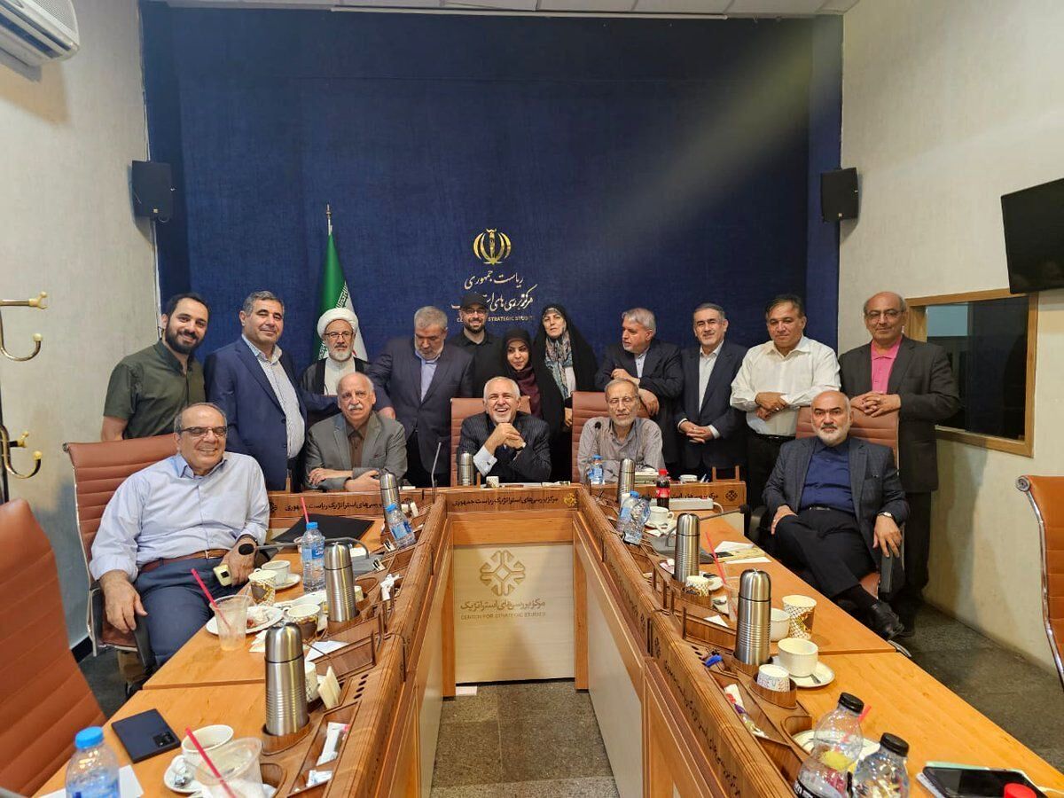 ظریف: کار شورای راهبری دولت چهاردهم پایان یافت/ گزینه‌های برتر به رئیس جمهور معرفی شدند

