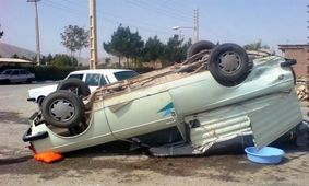 یک کشته و ۱۹ مصدوم در پی واژگونی وانت