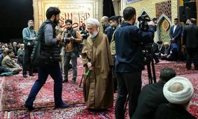 گریه کاظم صدیقی در مراسم تشییع پیکر قاضی نیری/ تصاویر
