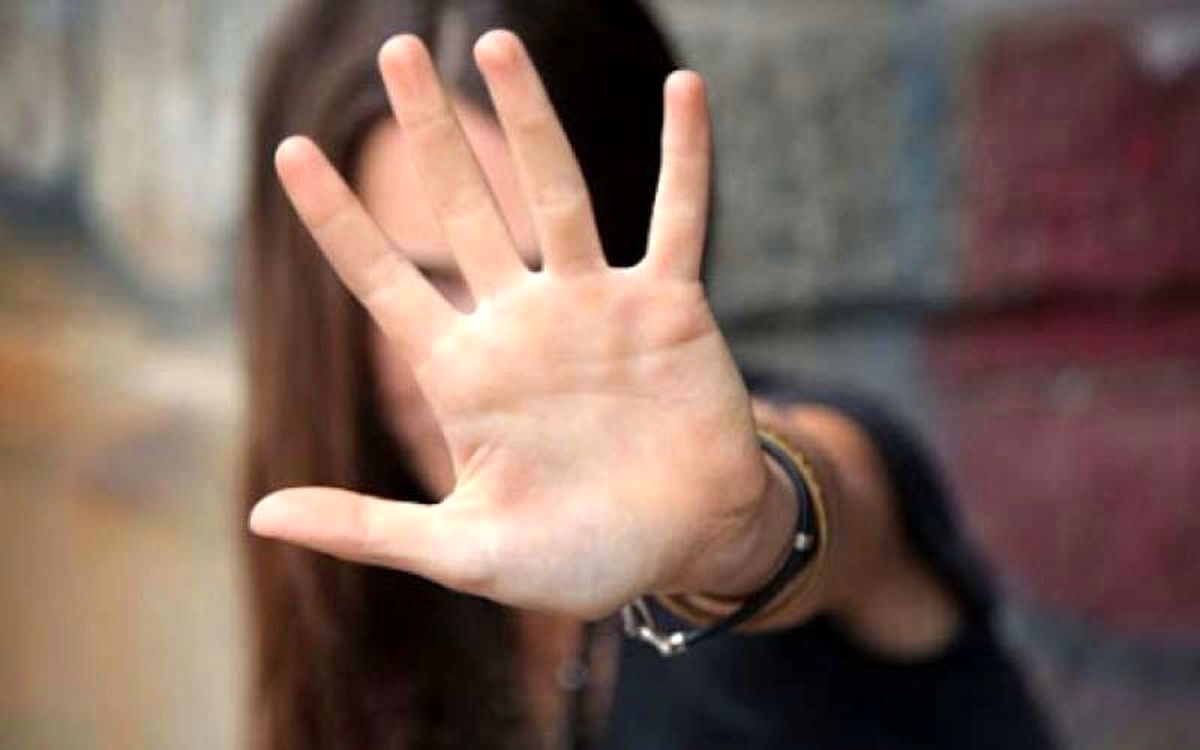تجاوز برادر ناتنی به خواهر ۱۳ ساله اش