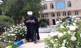 بودجه حوزه های علمیه و موسسات خاص را قطع کنید/ اول انقلاب ردیفی در بودجه کل کشور نداشتند