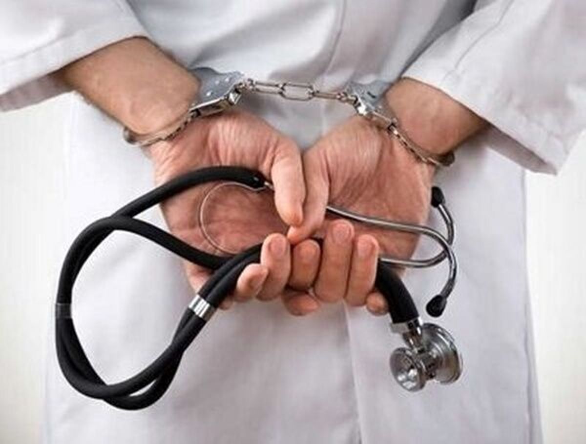 دستگیری سارق قلابی با پوشش پزشک/ ویدئو