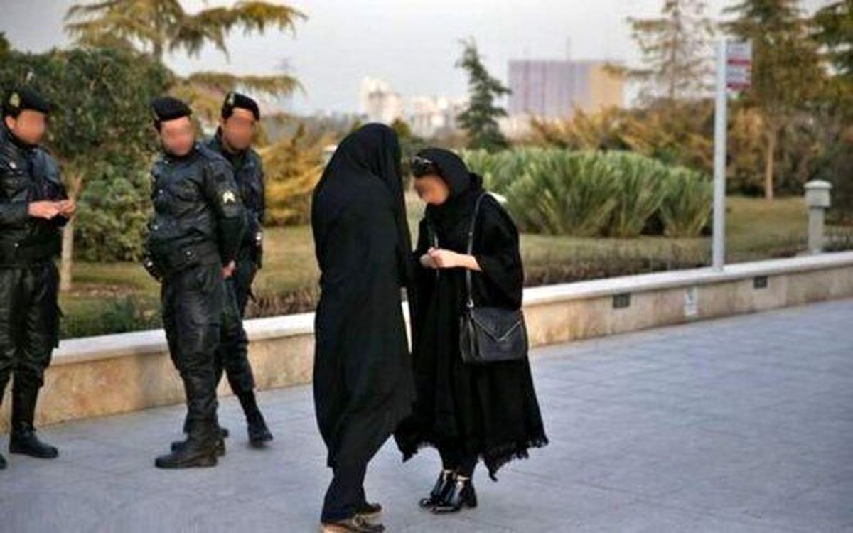 محرومیت اجتماعی؛ مجازات «کشف حجاب» و «برهنگی»

