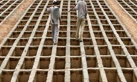 پیدا شدن یک دعای عجیب در گورستانی در یزد/ عکس

