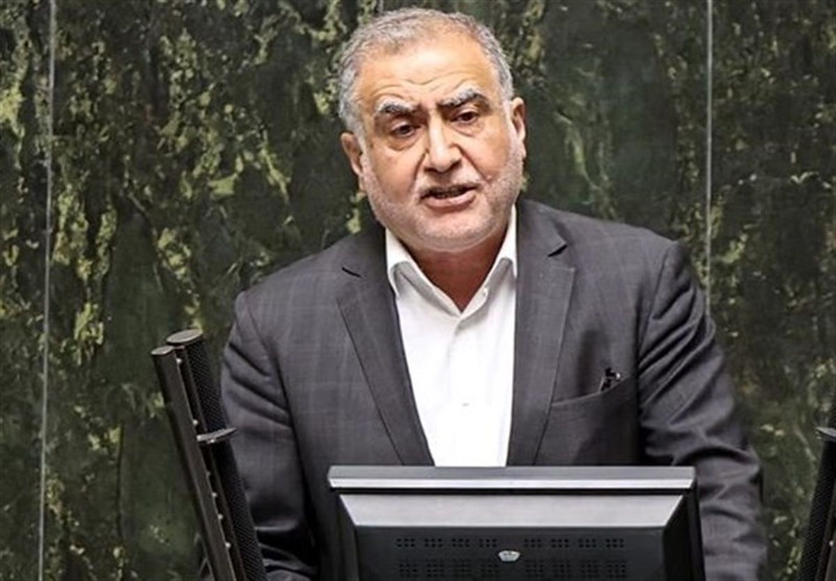 باید به احمدی‌نژاد اطمینان داده شود که تایید صلاحیت می‌شود

