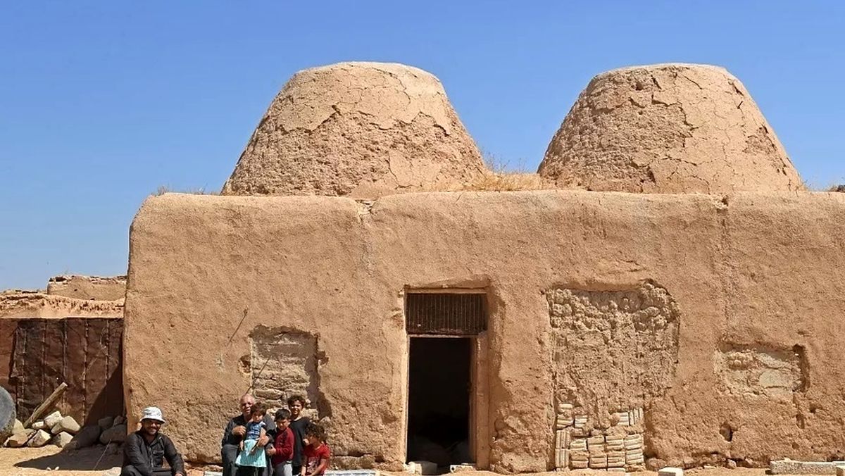  روستایی از خانه‌های گلی در آستانه ناپدید شدن است/ ویدئو