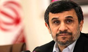 تصاویری از تسلیت گفتن برخی هواداران احمدی نژاد مقابل منزل شخصی او بابت درگذشت خواهرش
