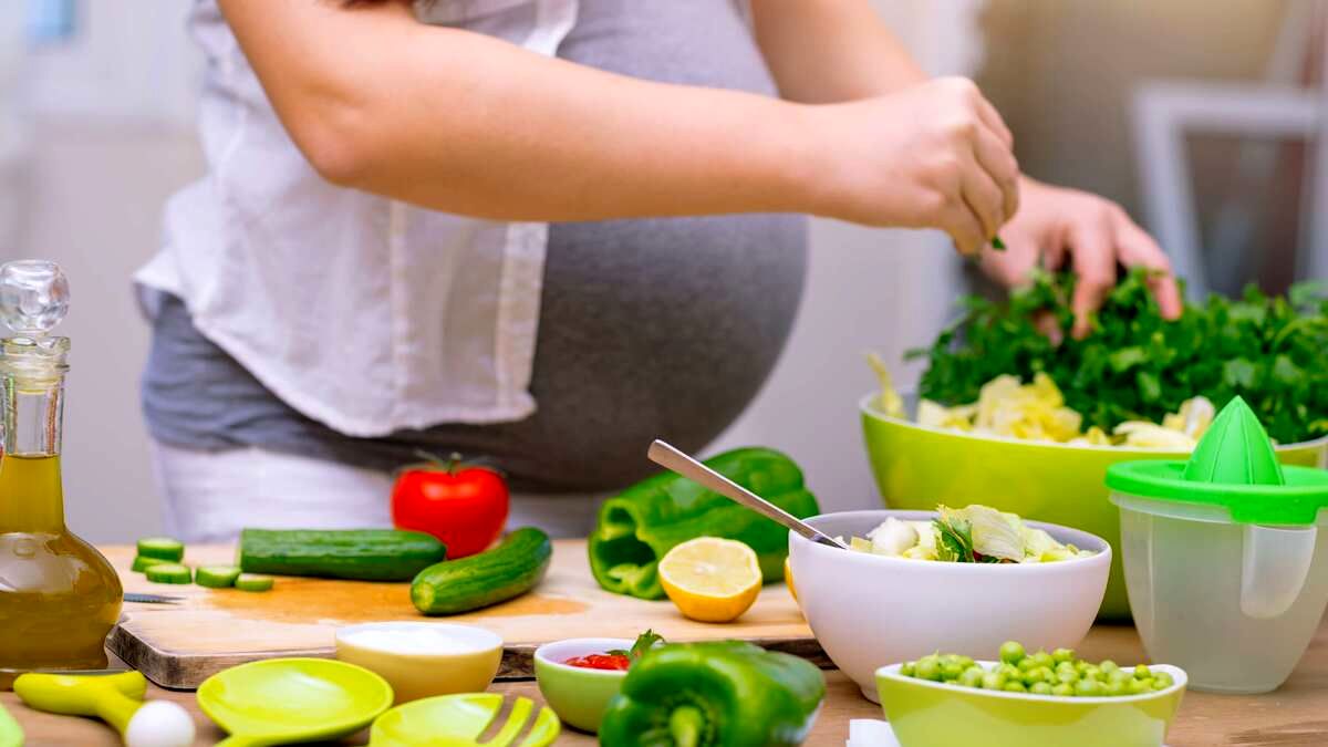 زنان باردار را از این مواد غذایی دور نگه دارید!