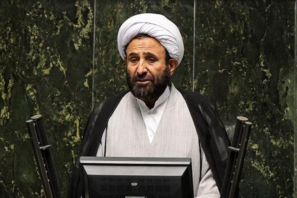 نماینده رفسنجان: چرا بند ناف اقتصاد را از دلار جدا نمی‌کنیم؟
