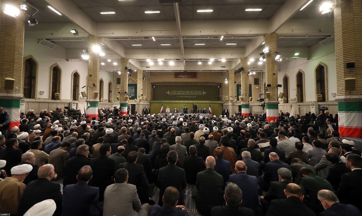 تیپ جدید محمود احمدی‌نژاد با کت چرمی و لاکچری