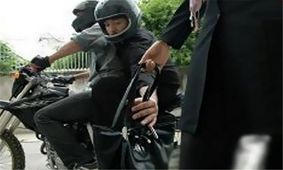 نقشه عجیب پسر عاشق برای دختر نقاش ثروتمند