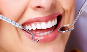 چرا وقتی مسواک میزنید لثه خونریزی می‌کند؟