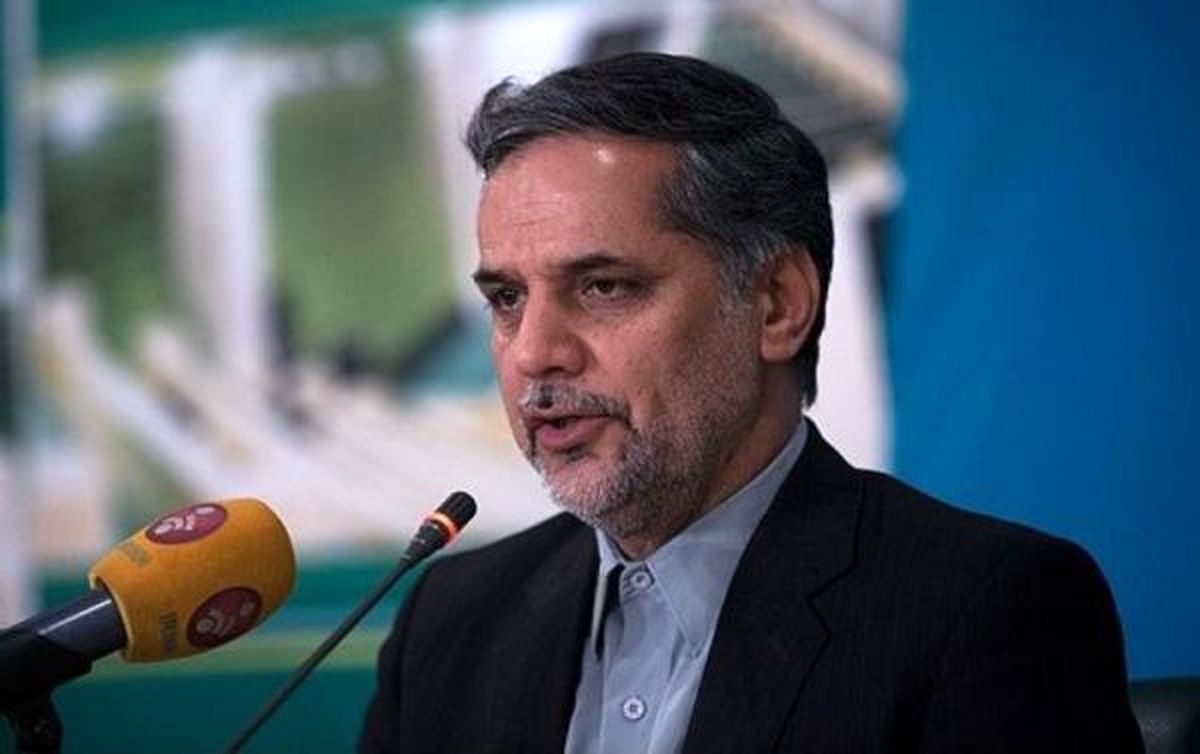 استمرار حضور بازنشستگان در نهادهای اجرایی هیچ توجیهی ندارد/ وابستگی برخی از مدیران بازنشسته به صندلی‎هایشان قابل تامل است