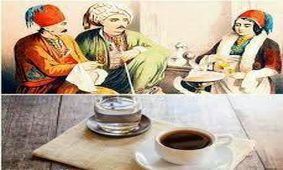 گذاشتن لیوان آب کنار استکان قهوه ترک یک رسم از ترکان عثمانی است.