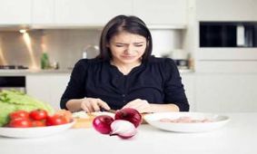 موقع خورد کردن پیاز تا میتوانید گریه کنید !
