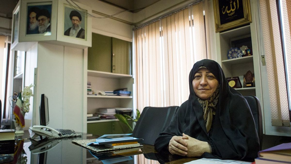 عضو فراکسیون کارگری مجلس: یک نفر از کارگران هفت‌تپه در بازداشت است/ باید حق آزادی بیان برای مردم محترم شمرده شود/ کارگران هفت‌تپه حق داشتند که اعتراض کنند/ باید حق اعتصاب برای کارگران را در نظر بگیرند/ کارگران هیچ قصد سوئی ندارند