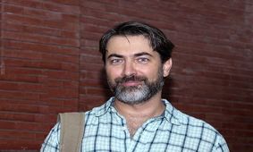 عکس/پارسا پیروزفر با ریش و موی انبوه در یک فیلم قدیمی