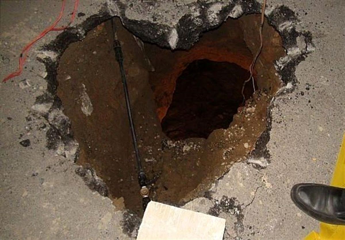 نشست زمین در چهارراه مولوی