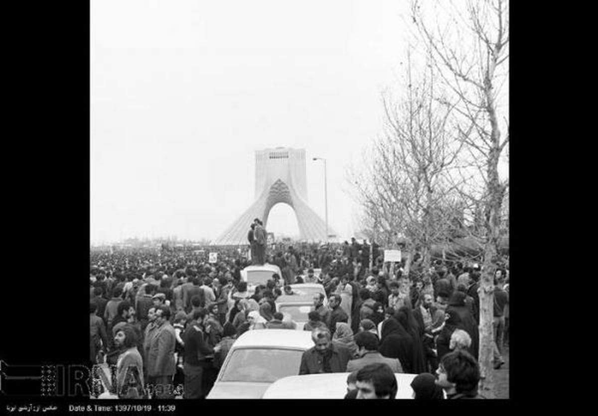 سفر به تاریخ؛ راهپیمایی میلیونی مردم در حمایت از امام در سال ۱۳۵۷