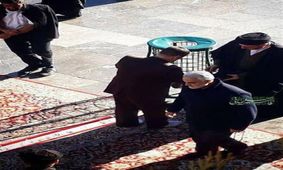 حضور بدون تشریفات سردار قاسم سلیمانی در بارگاه منور رضوی+ عکس
