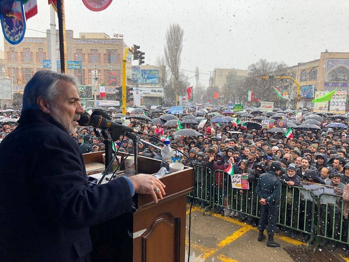 استقلال و آزادی هدف اصلی انقلاب اسلامی/با همت مردم و مسؤولان عرصه اقتصاد را نیز فتح خواهیم کرد