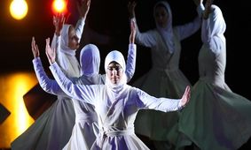 دسته گل جدید مدیران استان/ اجرای حرکات موزون دختران برای خوش آمدگویی به خانم معاون!
