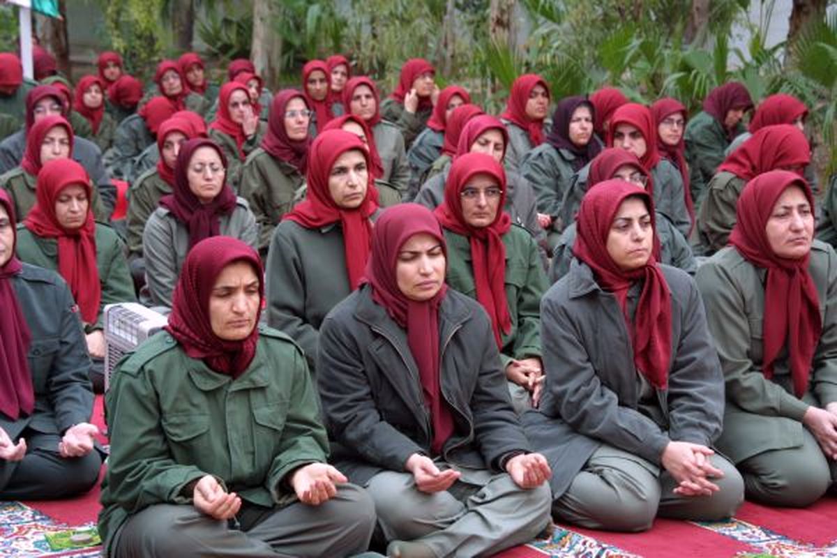 استفاده‌ ابزاری منافقین از زنان در آلبانی/ وعده پول می‌دادند تا مساجد را آتش بزنند