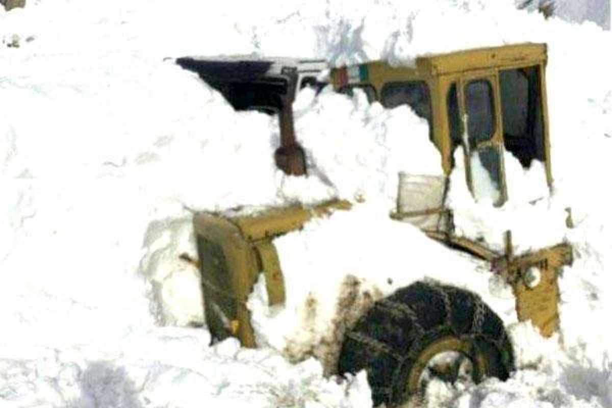 ریزش بهمن در محور چالوس/جاده بازگشایی شد
