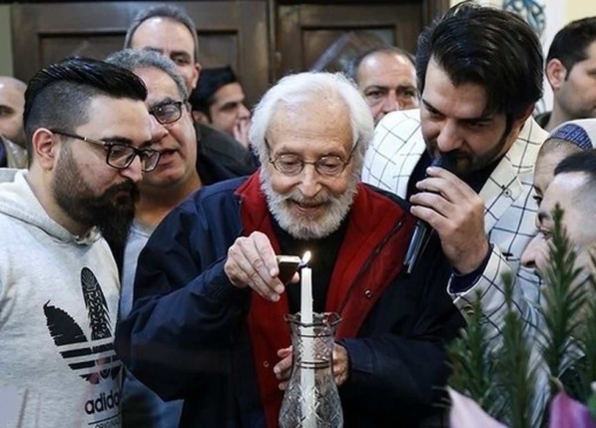 بوسه بازیگر پیشکسوت بر دستان جمشید مشایخی+عکس