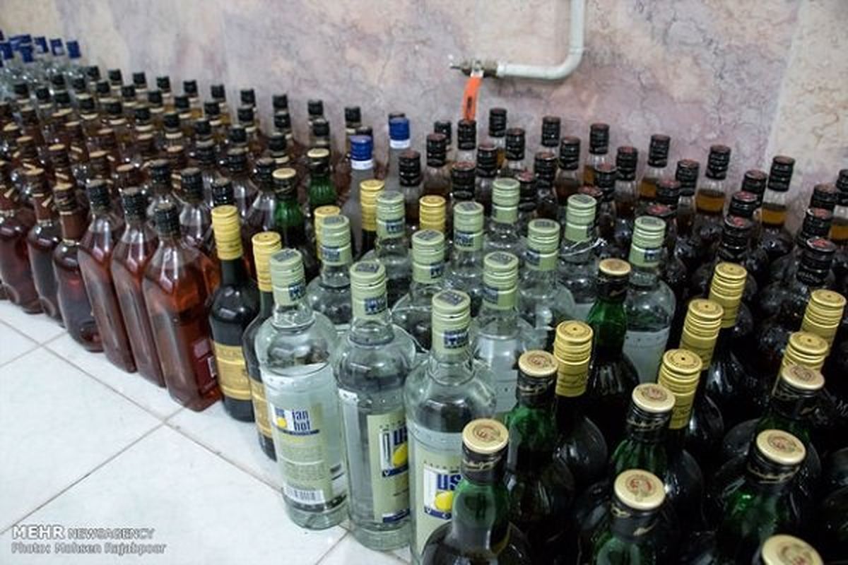 محموله مشروبات الکلی در بندر نخل تقی کشف شد