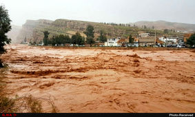 سیل پل ارتباطی ۳ روستای بخش محروم لوداب را با خود برد+تصاویر