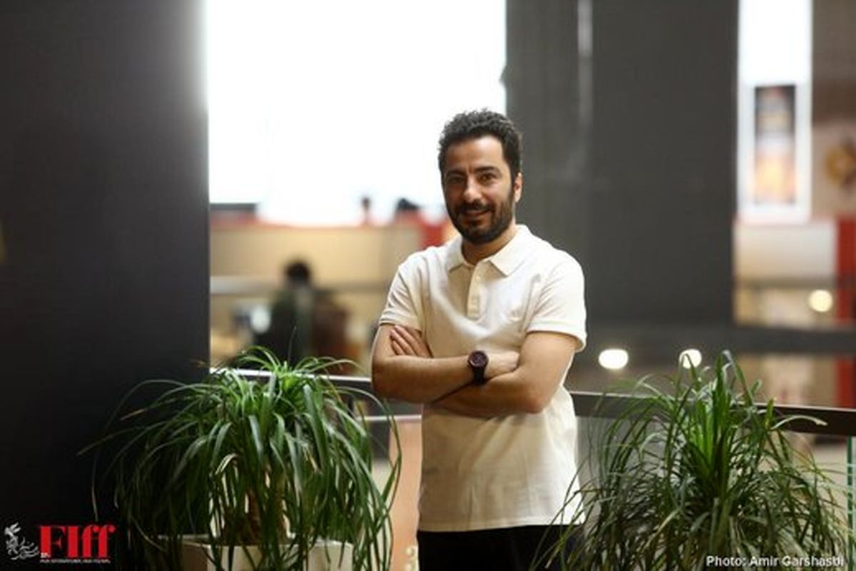 نوید محمدزاده با اشاره به لباس برد پیت: فوتوکال این‌جوره، همه‌جا رسمی نمی‌پوشند