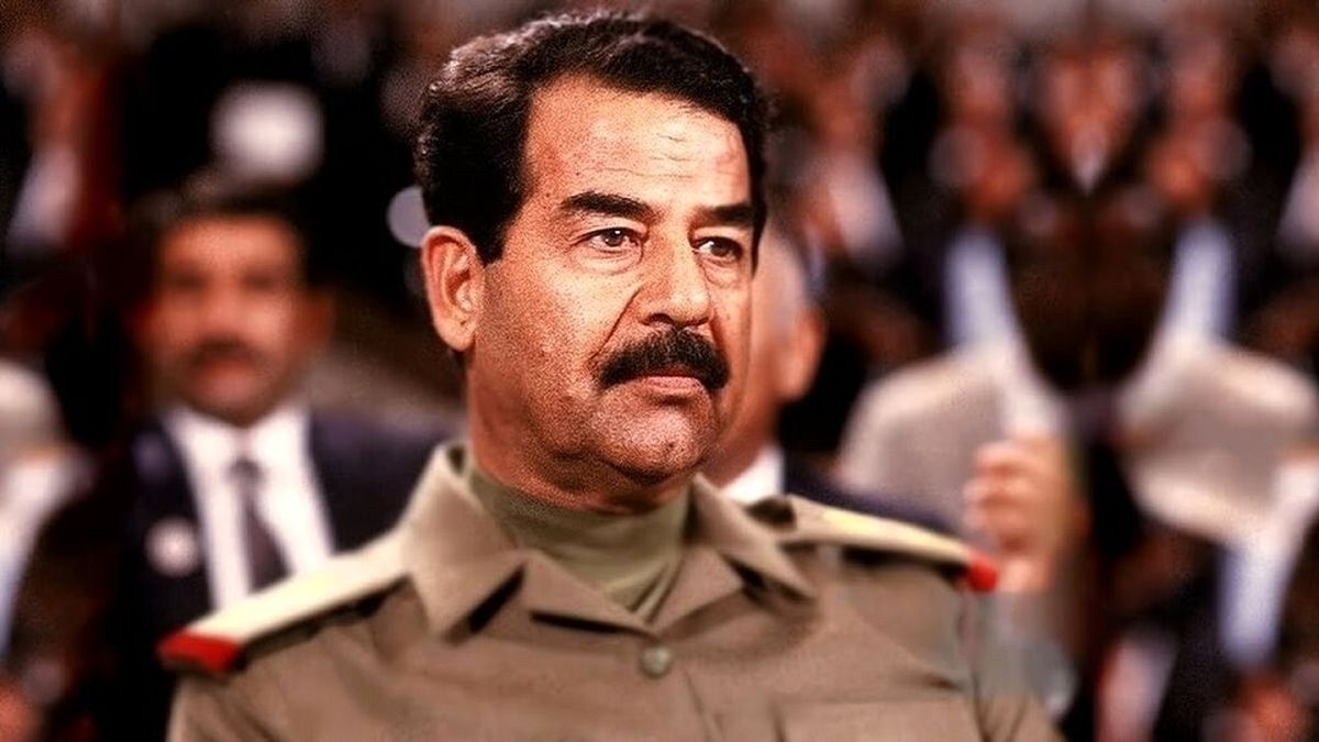 سفر در زمان؛ «لحظه پایین کشیدن مجسمه صدام در بغداد توسط عراقی ها»؛ سال 82