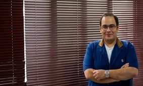  دابسمش تلخ مرحوم رضا داوودنژاد با خواهرزاده‌اش با آهنگ هندی/ ویدئو