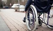 ضرب و شتم مددجوی دارای معلولیت شدید در مشهد؛ مددکار متهم از کار اخراج شد